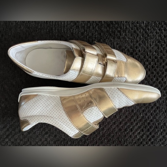 Women's Gucci Velcro Leather Sneakers Authentic GG - Picture 4 of 16